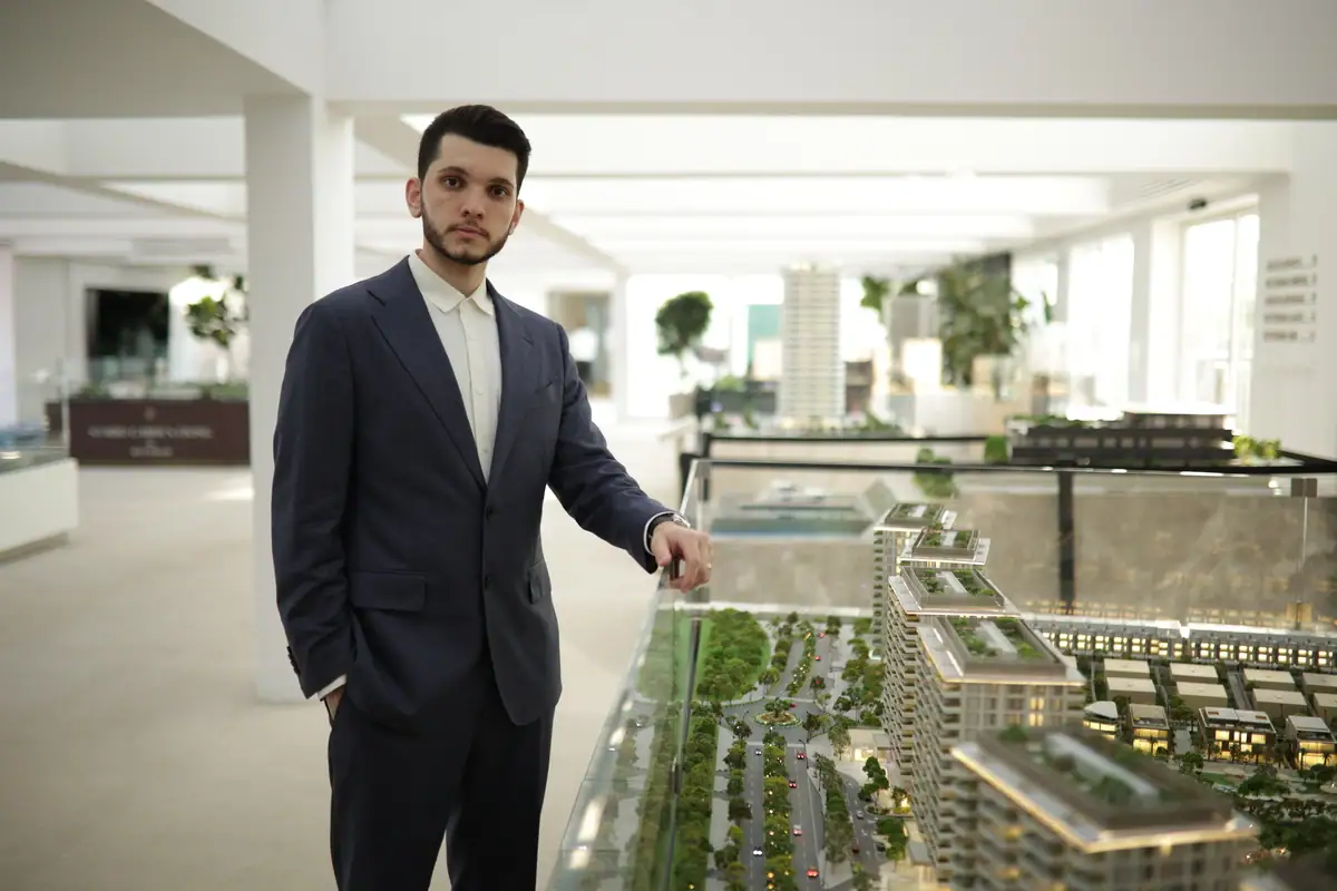 נציג חברת מאיורס