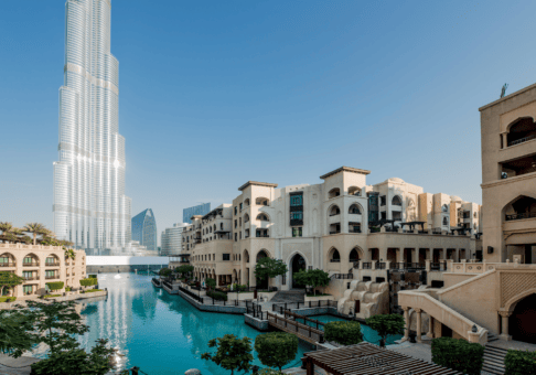 אזור קניות ובילוי ליד הבורג׳ ח׳ליפה בדובא