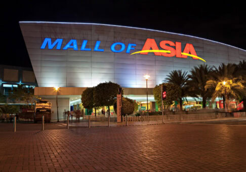 נוף חיצוני של SM Mall of Asia על קו המים במנילה
