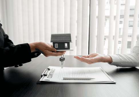 משקיעי נדל״ן ישראלים מתלבטים בשל חששות וכלים לקבלת החלטה