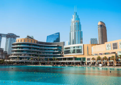 חנויות מותגי יוקרה ב-Dubai Mall באיחוד האמירויות