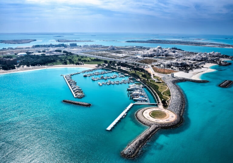 דיסנילנד אבו דאבי באי יאס – הכניסה לפארק השעשועים